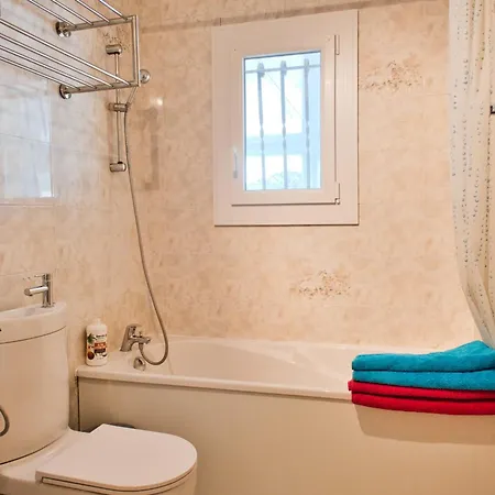 Spacious House With Garden And Private Pool Кабестань