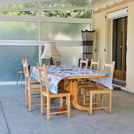 Дом отдыха Spacious House With Garden And Private Pool